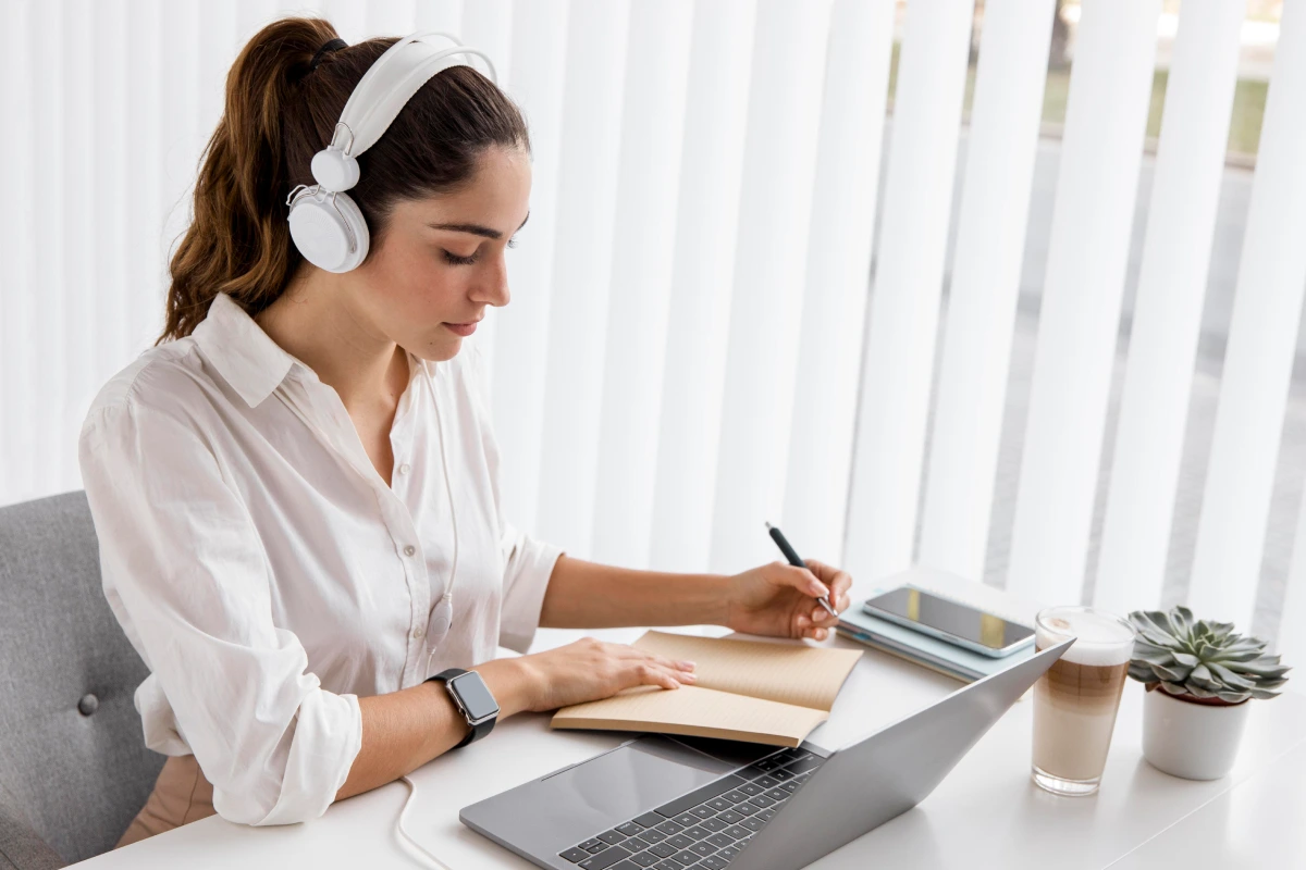 businesswoman-working-with-laptop-headphones 1