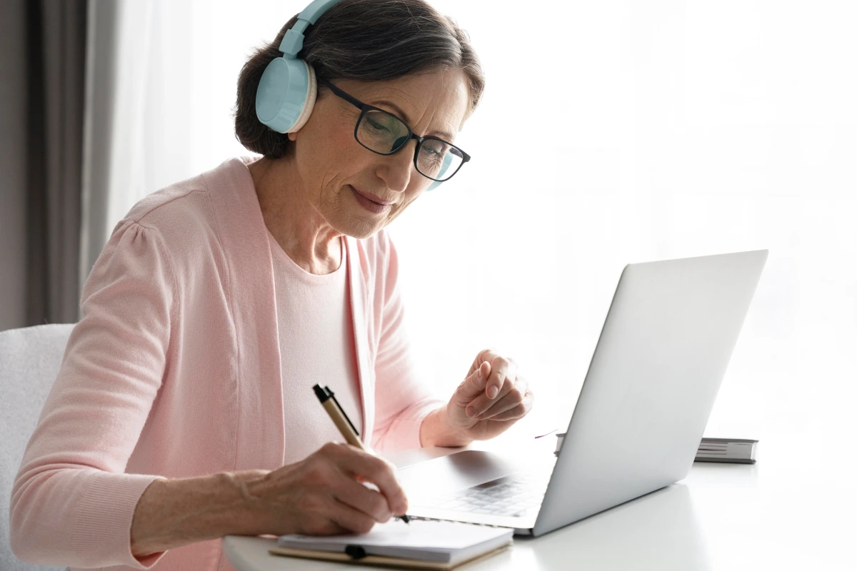 medium-shot-woman-with-laptop-indoors (1) 2